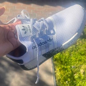 Adidas Boost NMD r1 v2 shoes 👟